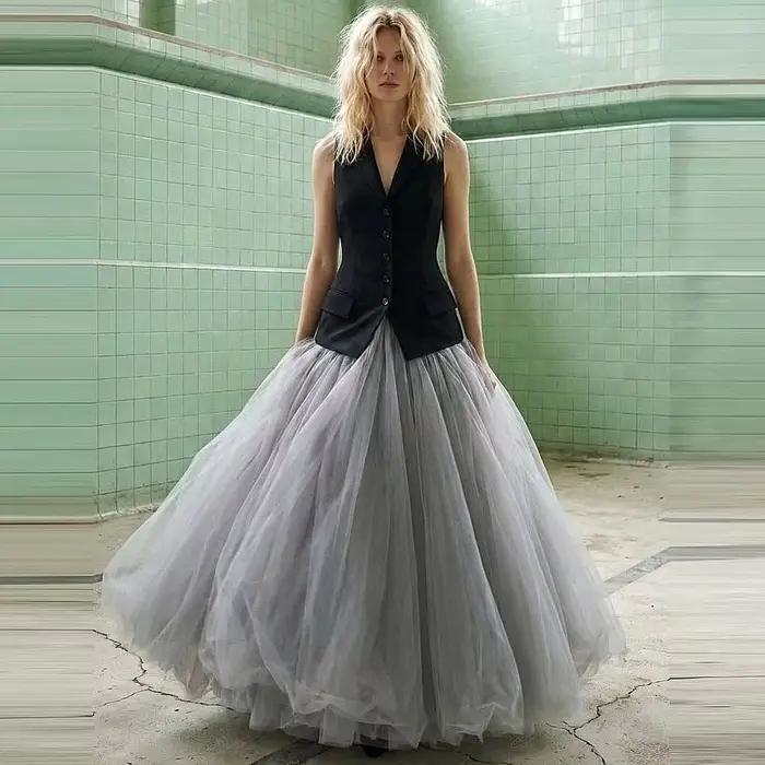 Jupe longue maxi en tulle gris sans haut