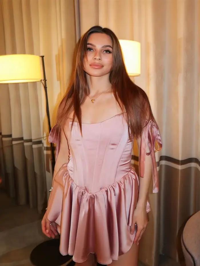 Grand ourlet plissé robes pour femmes élégant mince col rond cravate nœud sans manches Mini robe 2025 été nouvelle dame fête robes de soirée