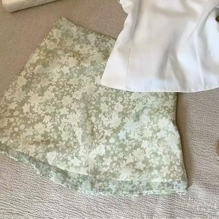 Jupe courte élégante à fleurs de style français