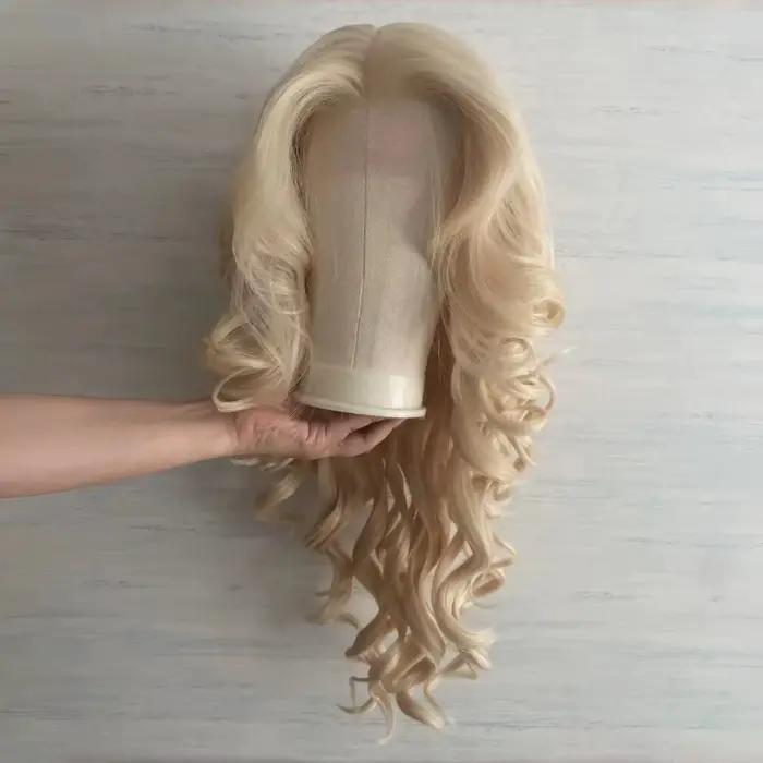 Perruque Lace Front Wig synthétique bouclée et ondulée, Blonde longue, 13x4, avec raie centrale, blond miel fraise, résistant à la chaleur, Cosplay pour femmes