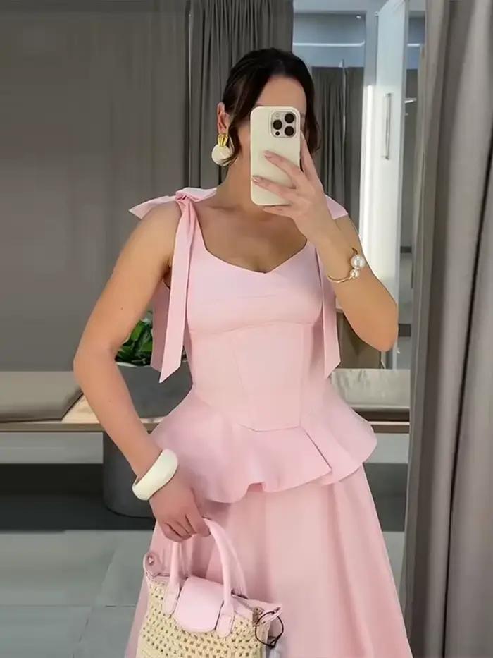 Ensemble jupe longue bouffante et haut à lacets rose avec nœud