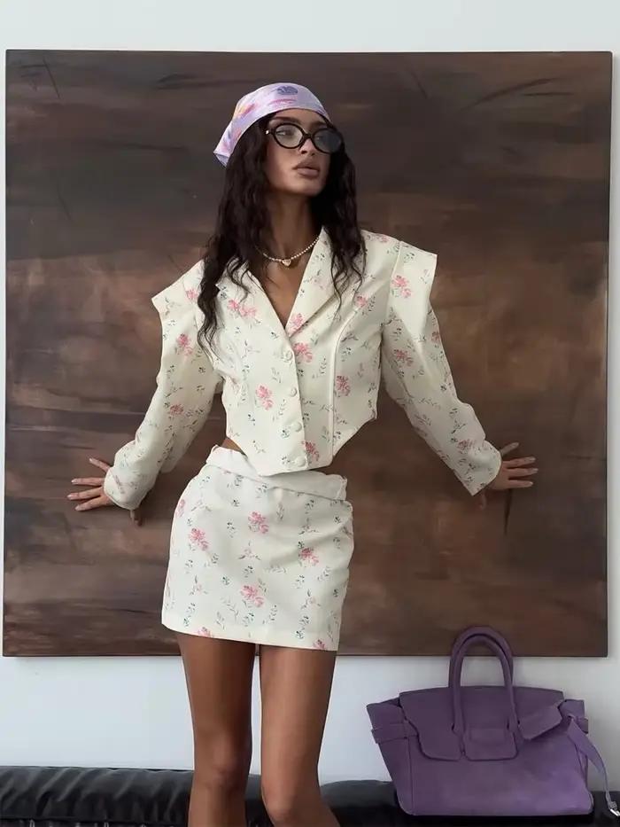 Ensemble Blazer et Jupe à Imprimé Floral pour Femme – Veste Courte Chic et Mini-Jupe – Ensemble Deux Pièces Printemps 2026 – Tenue Décontractée Chic pour Affaires