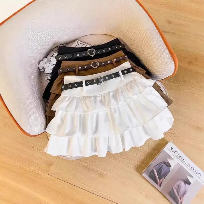 Jupe courte noire en jean à volants pour femme