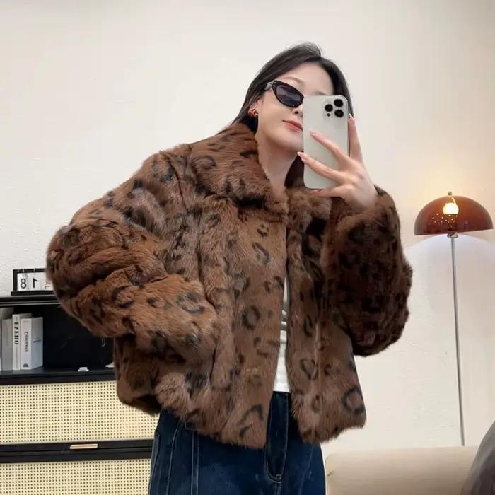 Manteau de luxe en véritable fourrure de lapin pour femme, imprimé léopard marron, veste d'hiver chaude en fourrure naturelle, manteau court épais et moelleux pour l'extérieur.