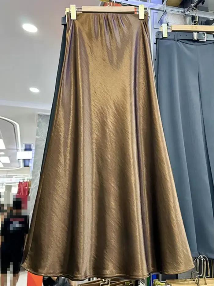 Jupe longue trapèze élégante en satin acétique violet pour femme