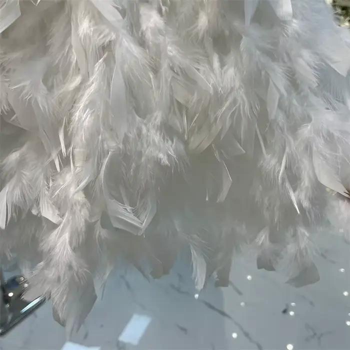 Femmes élégantes plumes gonflées jupe courte dame haute rue scène Costume fête Mini