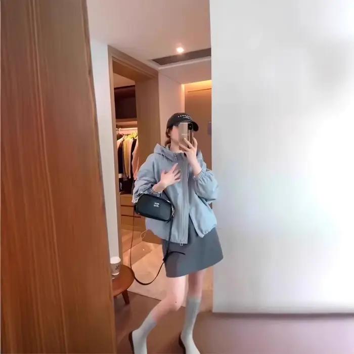 Veste à capuche pour femme, nouvelle collection printemps-automne, style tendance de la saison, coupe ample, sensation haut de gamme, petite taille, polyvalente, en polyester