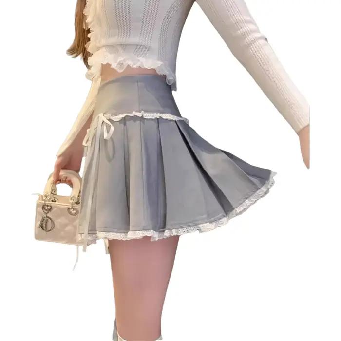Mini-jupe plissée taille haute avec bordure en dentelle