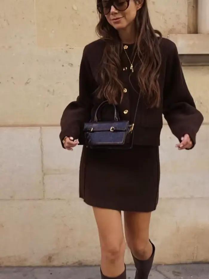Jupe marron pour femmes style bureau tricotée avec boutonnage simple et taille élastique pour automne hiver occasions variées