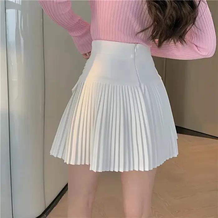 Été blanc jupes plissées Sexy décontracté mince collège femmes taille haute Mini métal lettre D Ontwerp a-lijn Style de mode coréenne