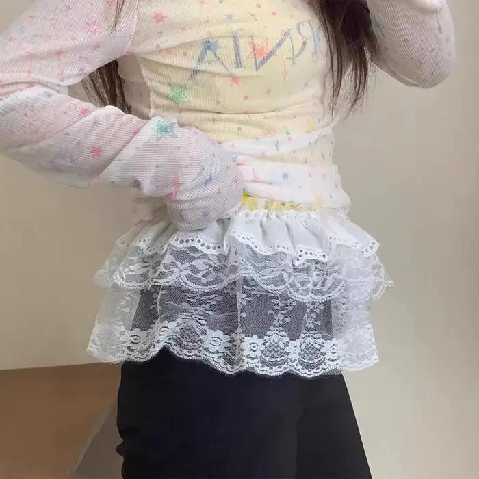 Jupe irrégulière en dentelle tendance avec fleurs blanches