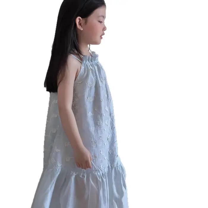 Robe longue blanche en jacquard à bretelles, nouvelle collection été 2026