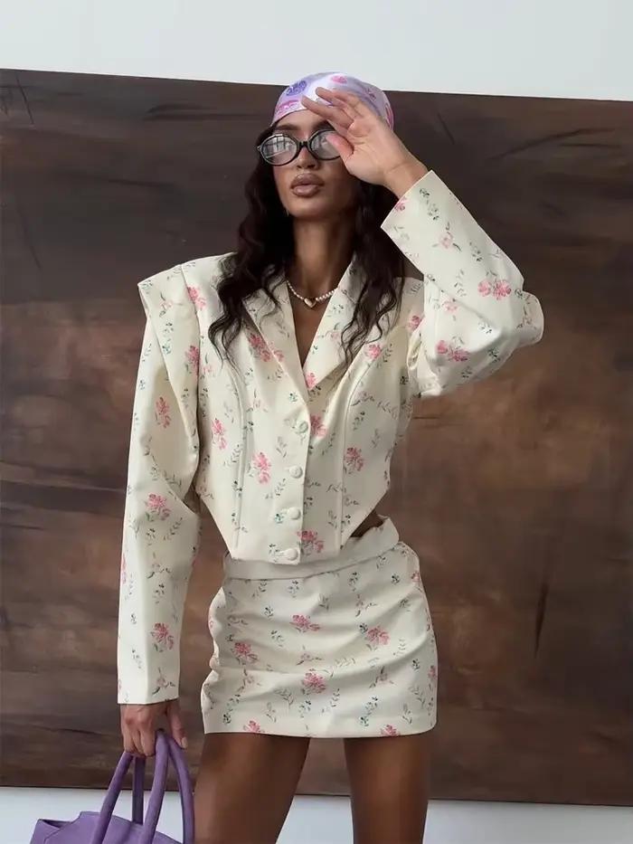 Ensemble Blazer et Jupe à Imprimé Floral pour Femme – Veste Courte Chic et Mini-Jupe – Ensemble Deux Pièces Printemps 2026 – Tenue Décontractée Chic pour Affaires