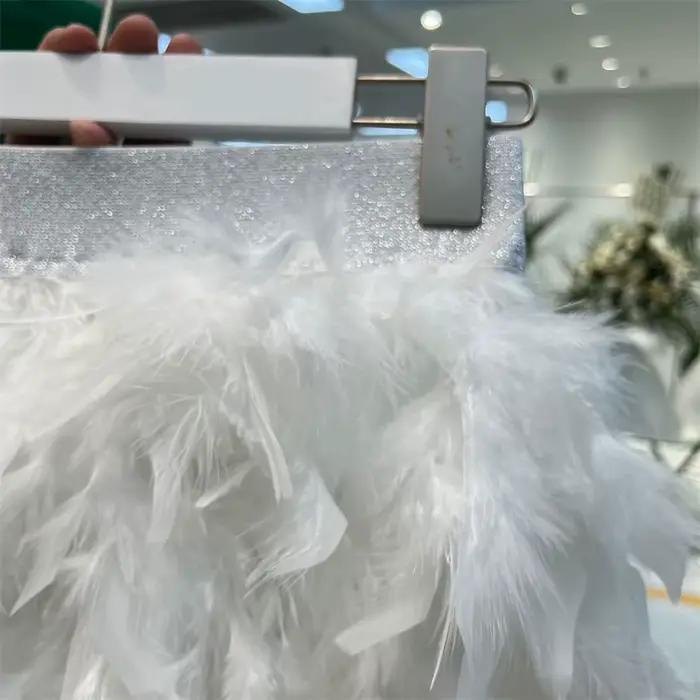 Femmes élégantes plumes gonflées jupe courte dame haute rue scène Costume fête Mini