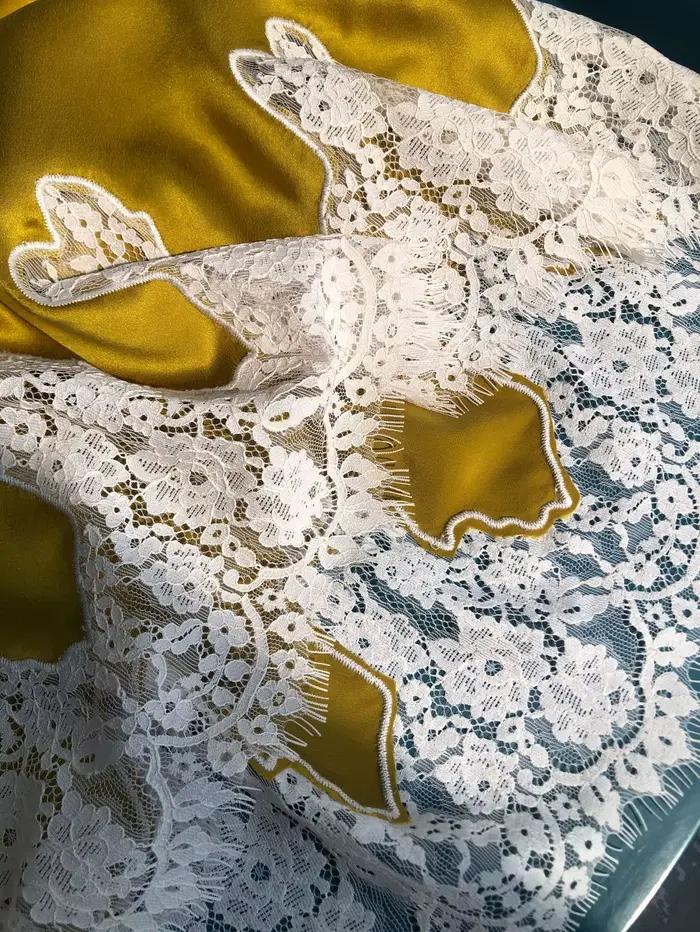 Jupe longue élégante en soie avec dentelle florale creuse noire et blanche