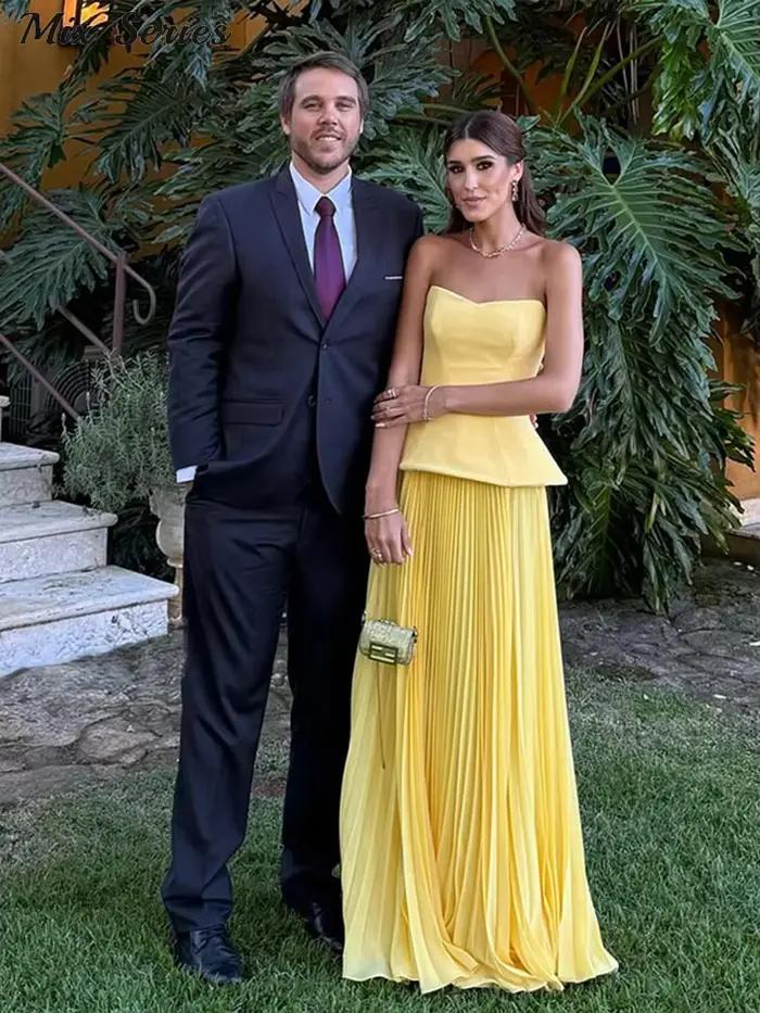 Ensembles de jupes jaunes tendance pour femmes high street avec haut sans manches et jupe plissée pour vacances et soirées spéciales
