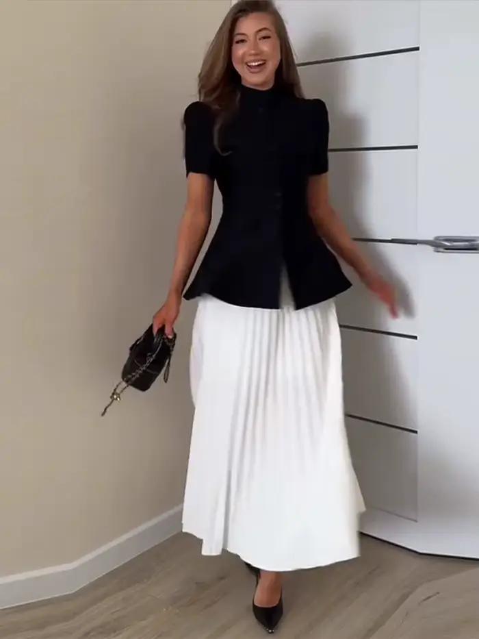 Ensemble jupe élégant pour femme : haut à manches courtes boutonné
