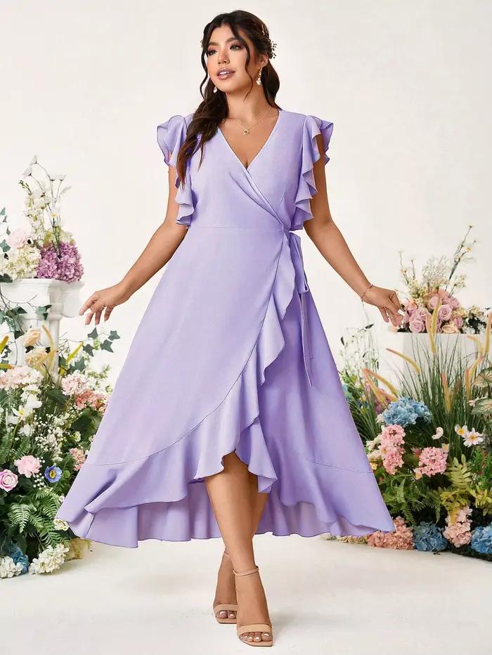 Robe midi élégante lavande à col en V et à encolure croisée – Manches à volants et ourlet asymétrique pour demoiselle d'honneur ou soirée cocktail
