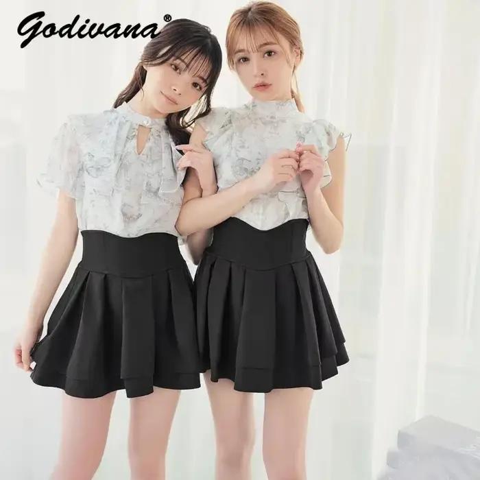 Mini-jupes japonaises noires pour femmes