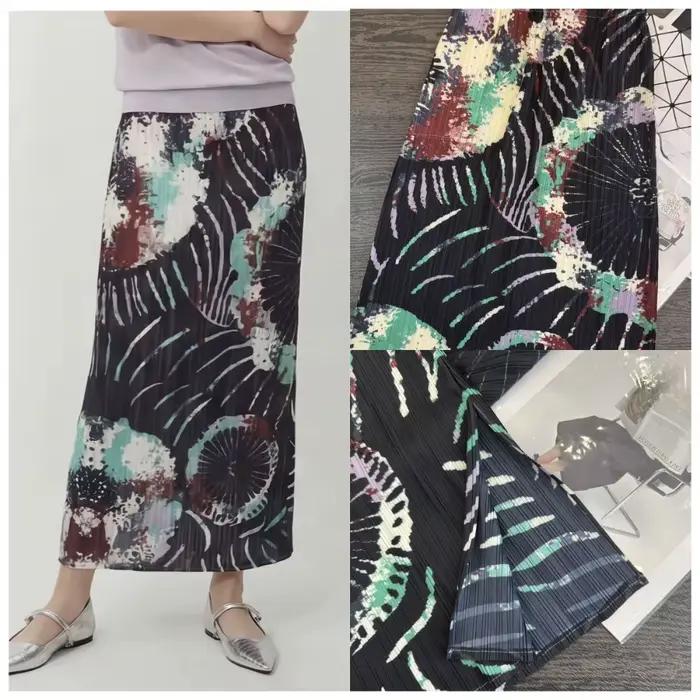 Jupe plissée imprimée Miyake, nouvelle collection été 2026, taille cintrée, imprimé rétro, élégance discrète, coupe ample et polyvalente