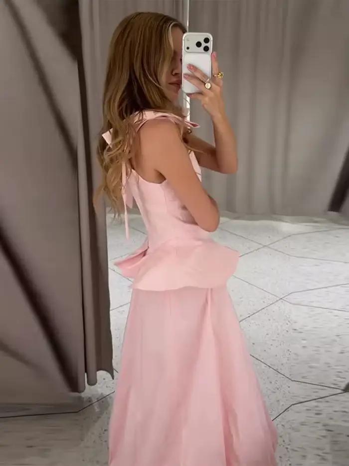 Ensemble jupe longue bouffante et haut à lacets rose avec nœud