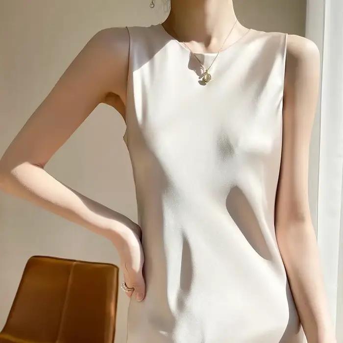 Robe longue trapèze sans bretelles en satin de soie pour femme