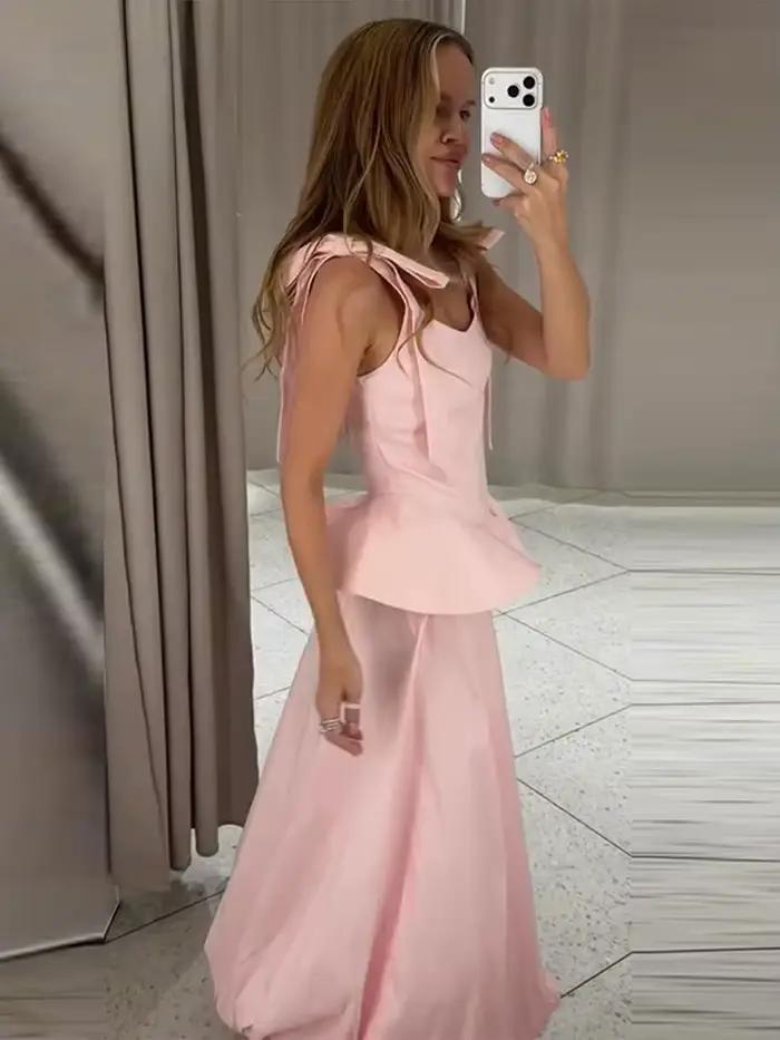Ensemble jupe longue bouffante et haut à lacets rose avec nœud