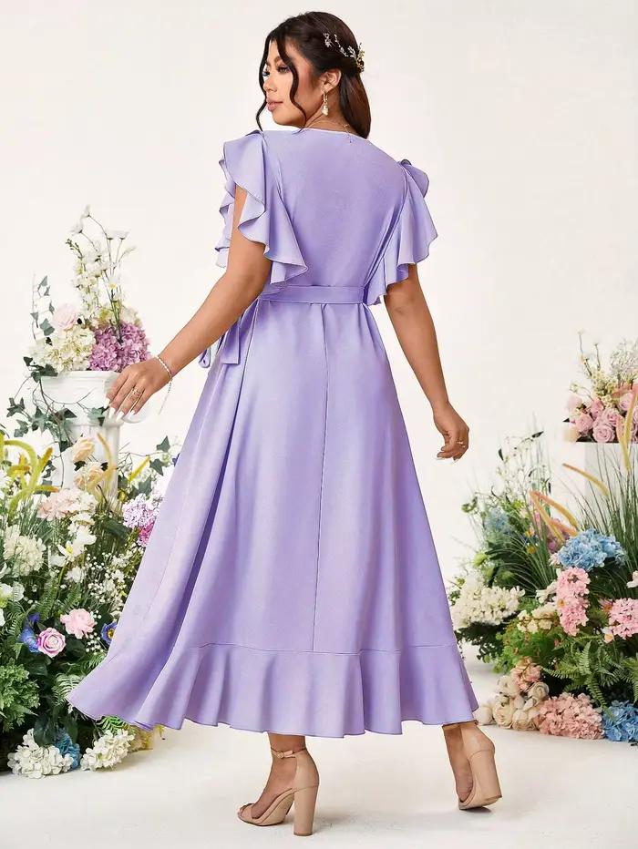 Robe midi élégante lavande à col en V et à encolure croisée – Manches à volants et ourlet asymétrique pour demoiselle d'honneur ou soirée cocktail