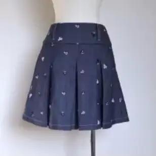Jupe plissée élégante brodée style japonais pour femme