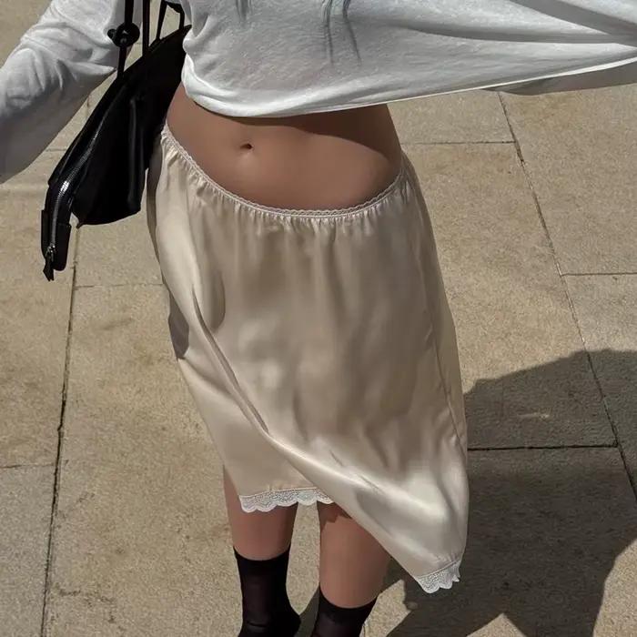 Jupe droite taille basse élégante et chic en satin de soie garniture en dentelle pour femmes occassions spéciales et streetwear