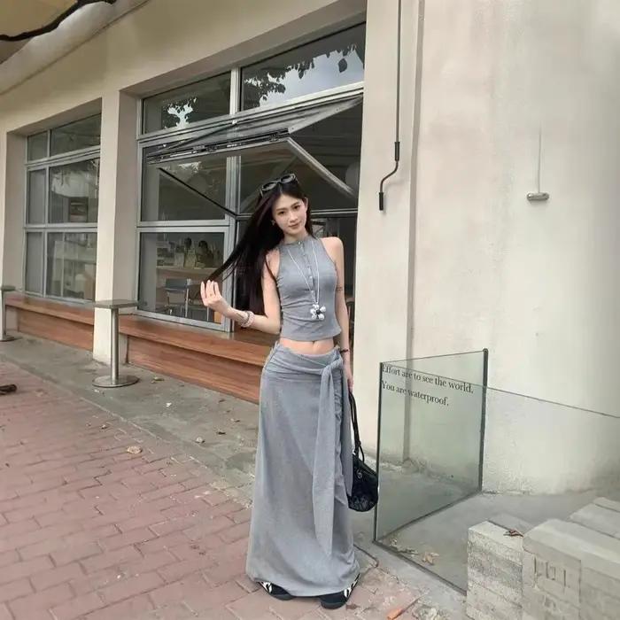 Jupe mi-longue grise trapèze moulante pour femme