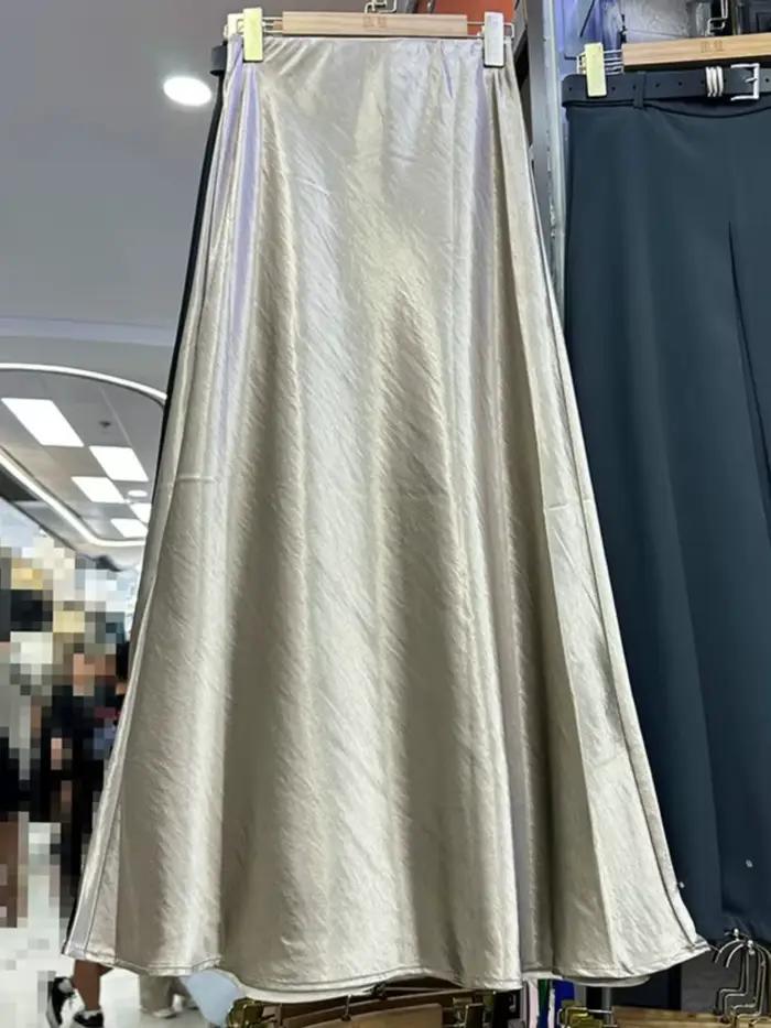 Jupe longue trapèze élégante en satin acétique violet pour femme