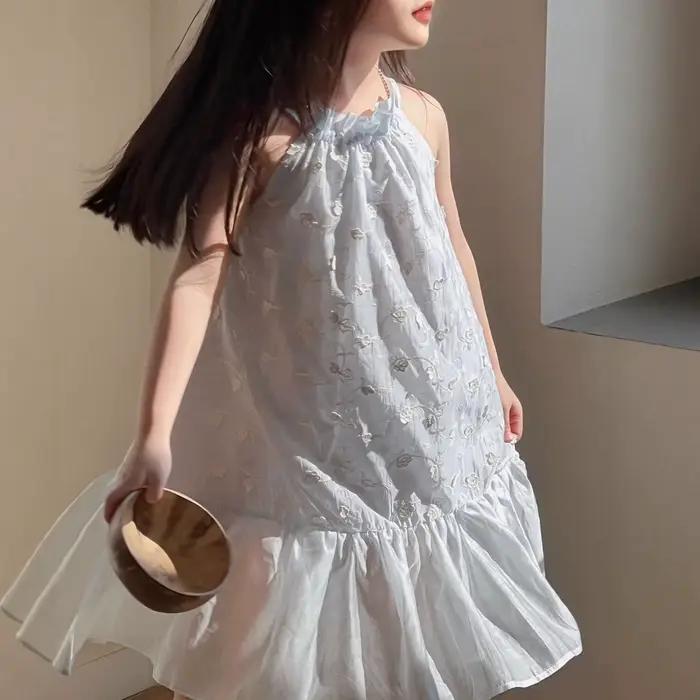 Robe longue blanche en jacquard à bretelles, nouvelle collection été 2026