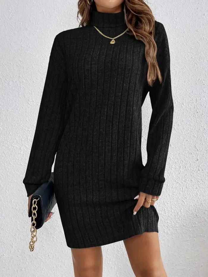 Essentiel pour l'automne et l'hiver! Jupe slim en tricot à col haut avec une conception de rainure qui améliore la texture