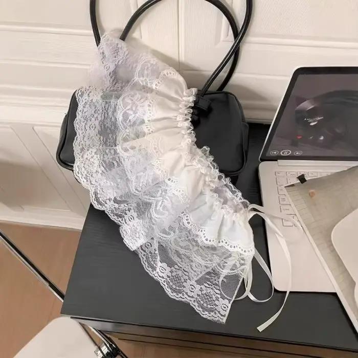 Jupe irrégulière en dentelle tendance avec fleurs blanches