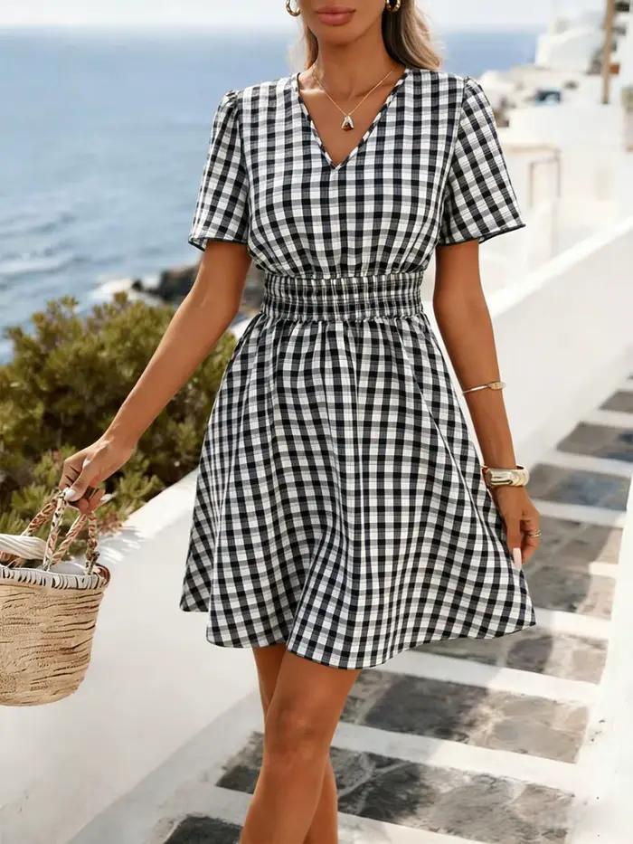 Robe Courte Femme à Col V en Gingham, Manches Courtes Bouffantes, Taille Élastiquée Smockée, Coupe Trapèze, Robe d'Été Décontractée pour la Plage et les Vacances