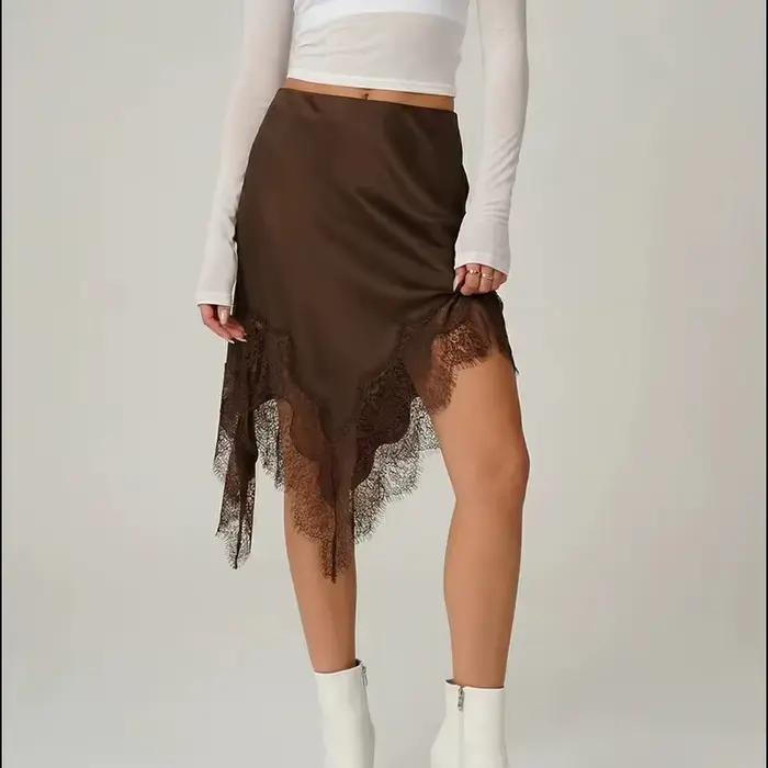 Jupe en satin et dentelle pour femme
