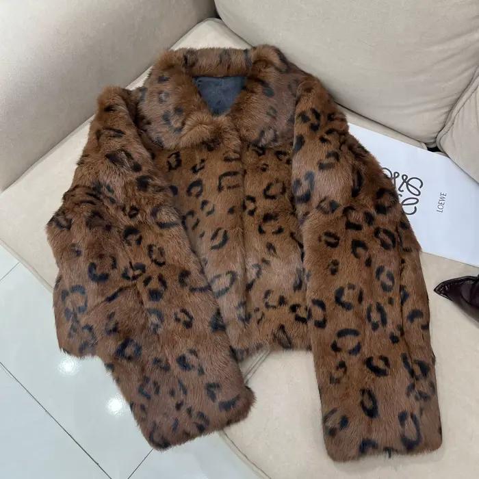 Manteau de luxe en véritable fourrure de lapin pour femme, imprimé léopard marron, veste d'hiver chaude en fourrure naturelle, manteau court épais et moelleux pour l'extérieur.