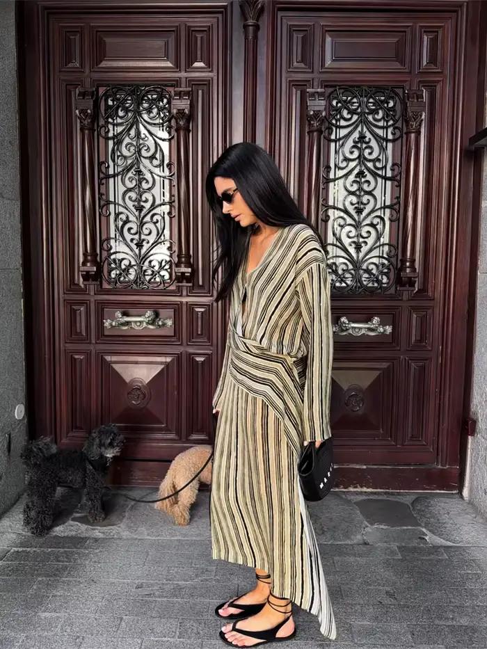 Robe longue plissée asymétrique à rayures pour femme, col en V, manches longues, coupe ample, tenue décontractée chic pour l'été 2026