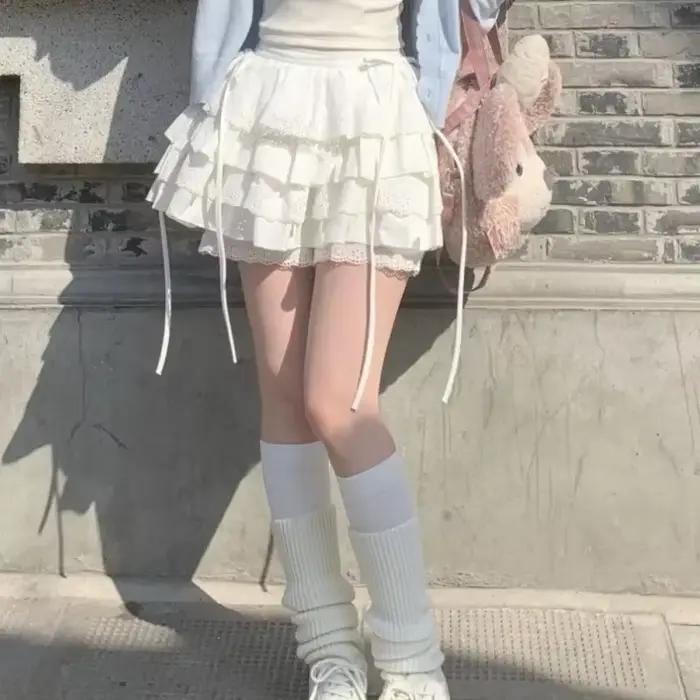 Mini-jupes d'été en dentelle blanche pour femmes