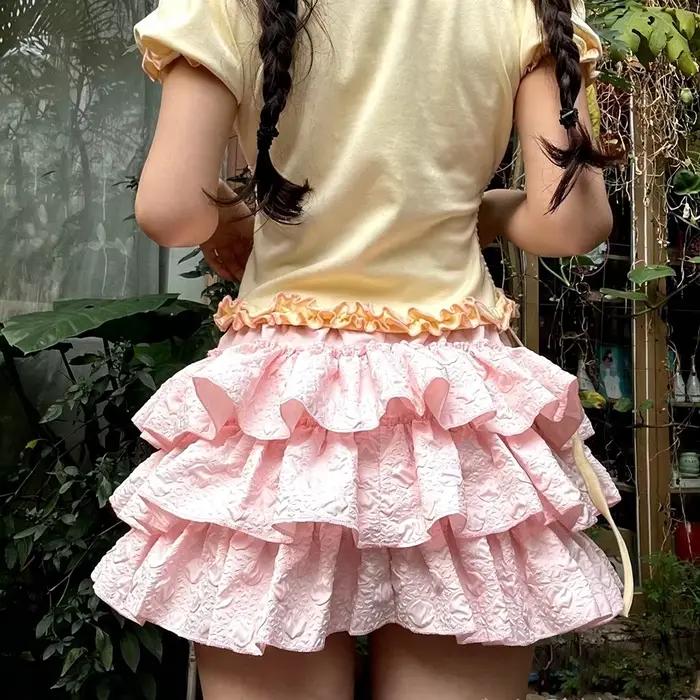 Jupe mini en dentelle à volants style gâteau superposé crémeux