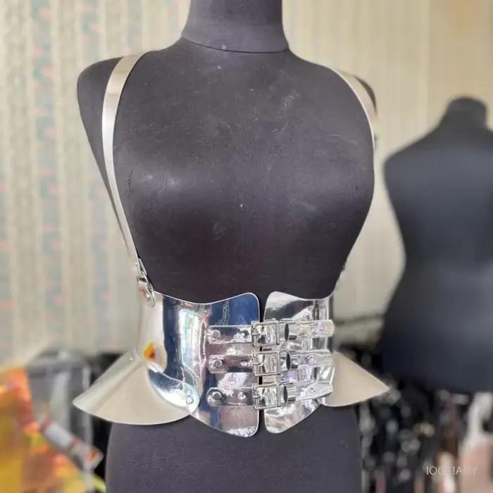 Mini jupe gothique métallique argentée pour femmes