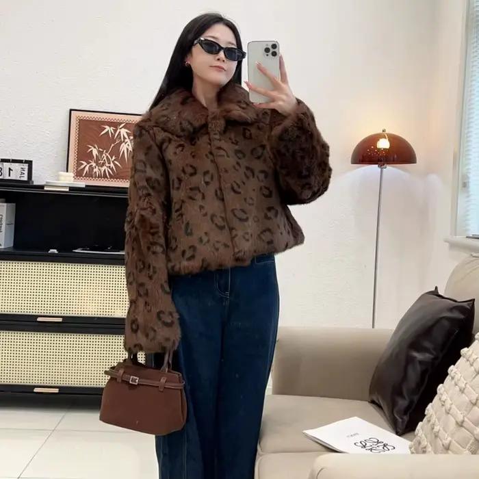 Manteau de luxe en véritable fourrure de lapin pour femme, imprimé léopard marron, veste d'hiver chaude en fourrure naturelle, manteau court épais et moelleux pour l'extérieur.
