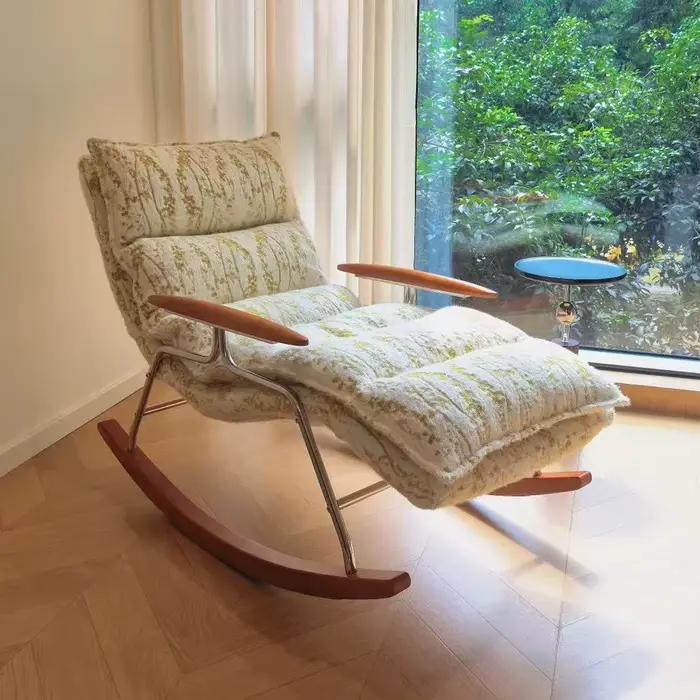 Fauteuil à bascule minimaliste de luxe en métal pour salon, chaise longue inclinable en cuir écologique pliable