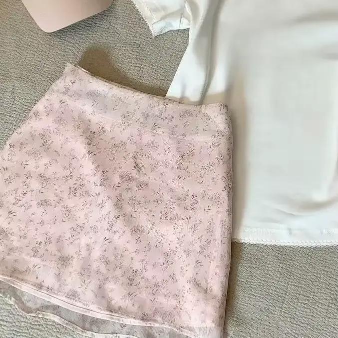 Jupe courte élégante à fleurs de style français