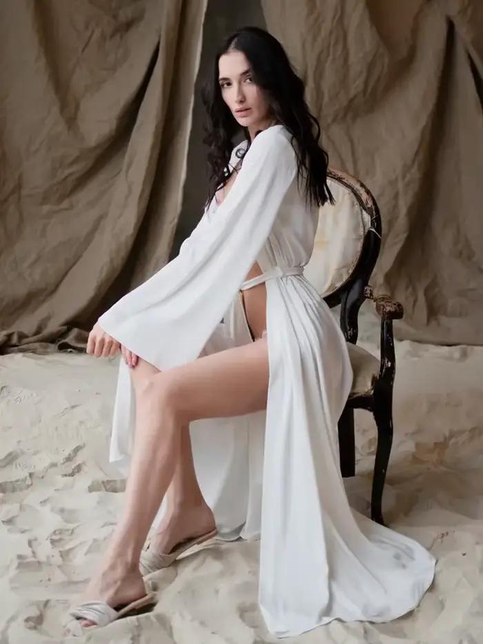 Robe de nuit en Satin blanc et noir pour femmes, Peignoir évasé à manches longues, Robe de mariée Sexy