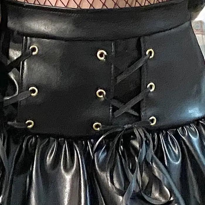 Jupe courte en cuir noir à lacets Lautaro pour femme