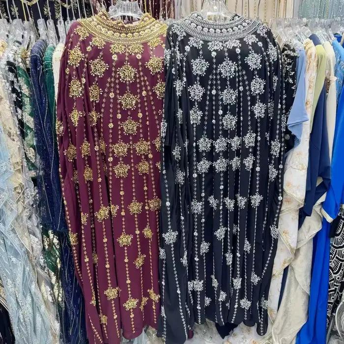 Robe de soirée longue élégante pour femme, ornée de perles, style Moyen-Orient, travail artisanal de luxe, idéale pour cérémonie