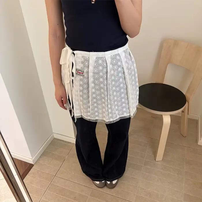 Jupe mi-longue ajourée en dentelle superposée avec ceinture