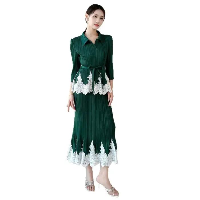 Robe longue sirène plissée verte à col chemise pour femmes élégantes et romantiques pour soirées et cérémonies importantes